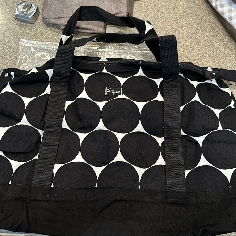NWT ThirtyOne Retro Metro Weekender in Big Dot